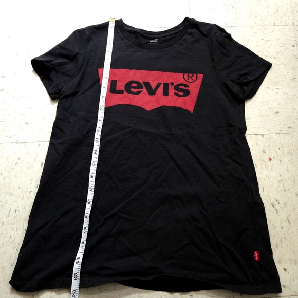 Levi's | Womens Black and Red Logo T-Shirt - Picture 6 of 7